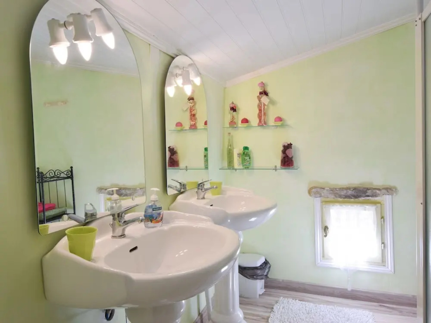 Characteristic Appartement With Swimming Pool, Completely Renovated