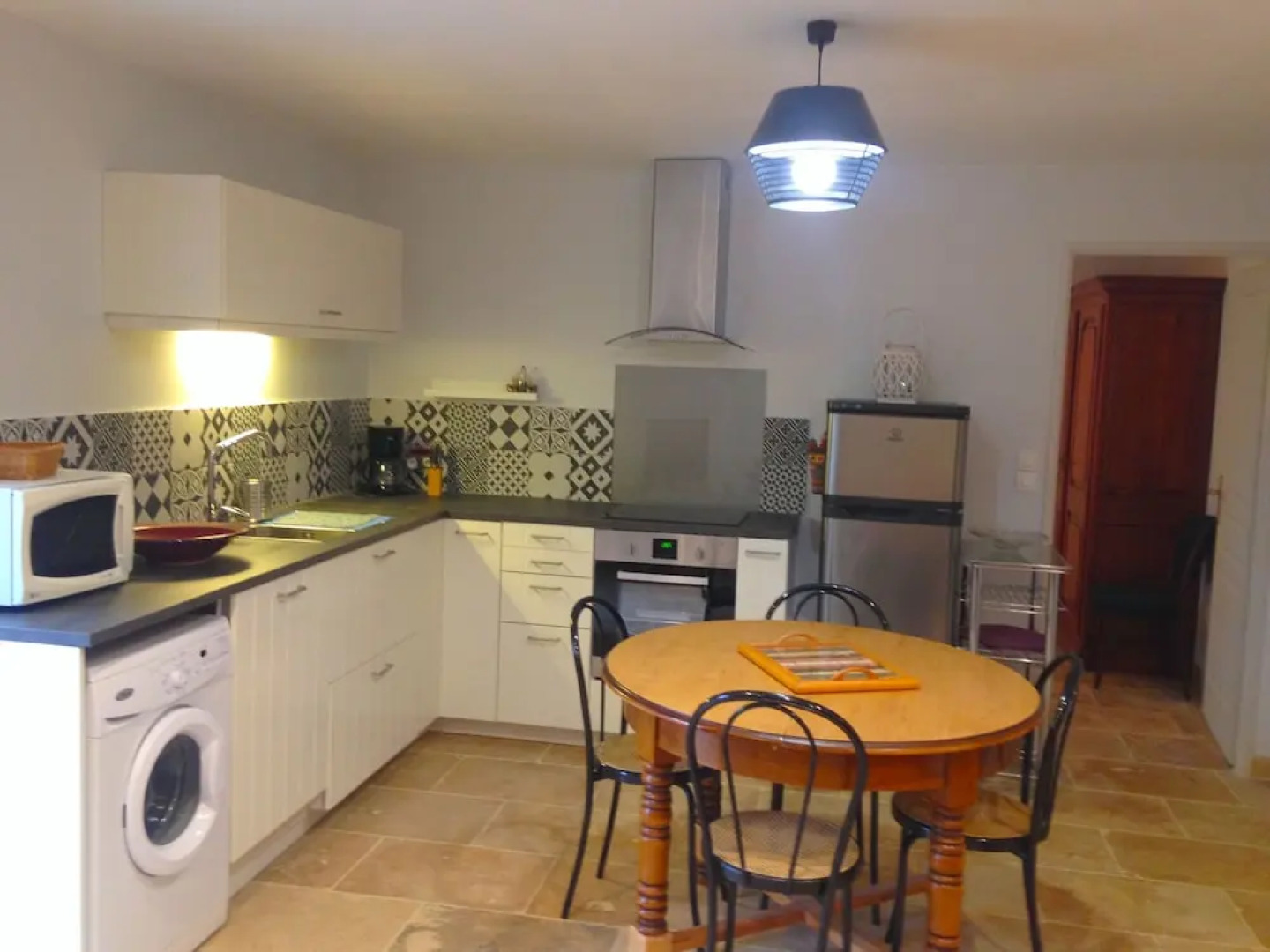 Modern Gîte With Pool on Large Property of Owner, 1 km From Provençal Village