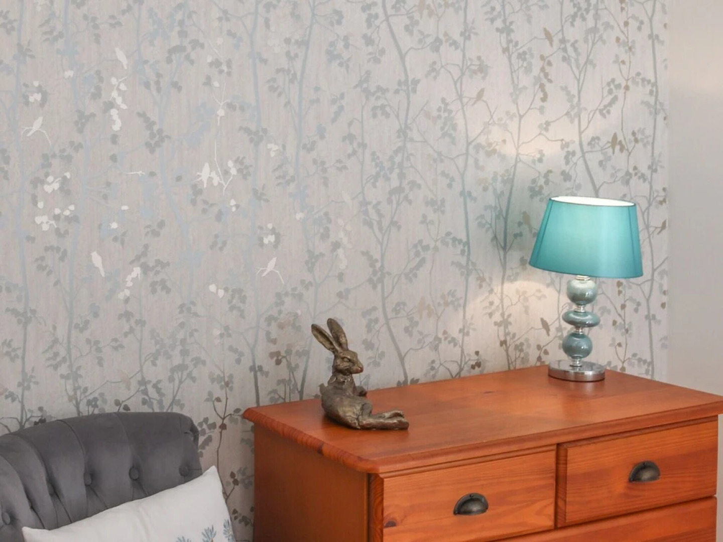 Beautiful, Spacious Cottage Offering Views of the River Nar