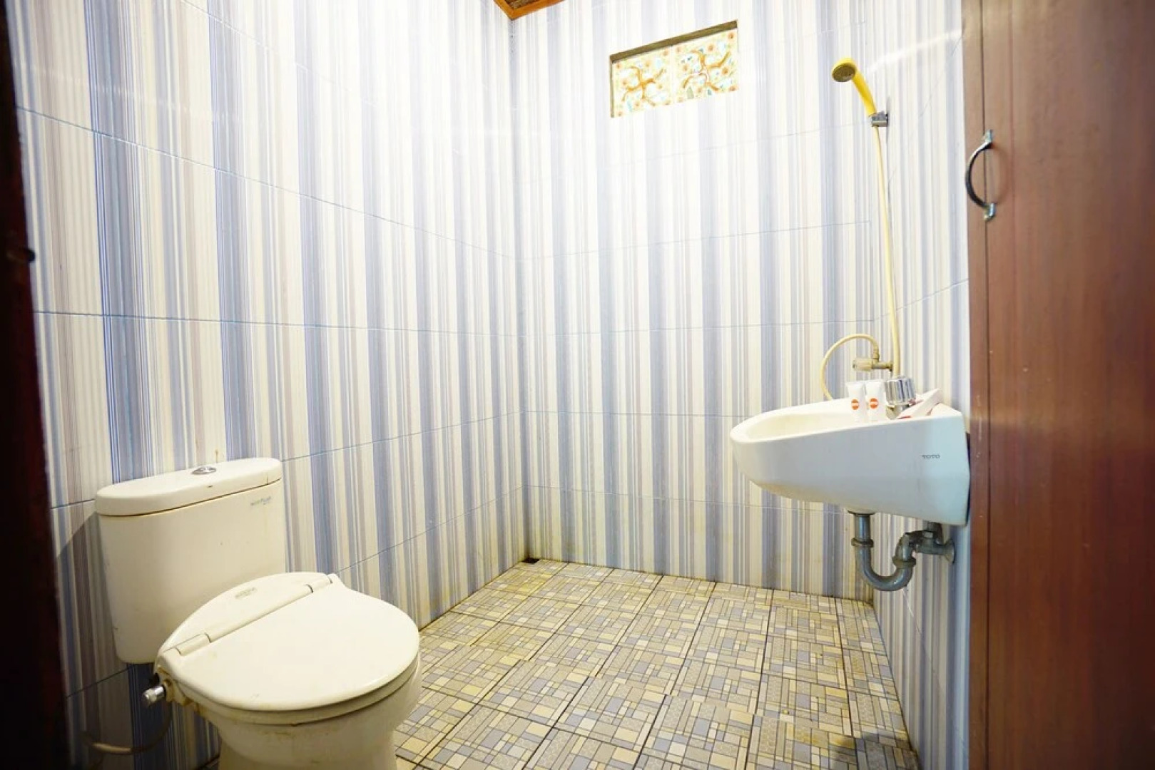 OYO 1254 Golden Lake Resort