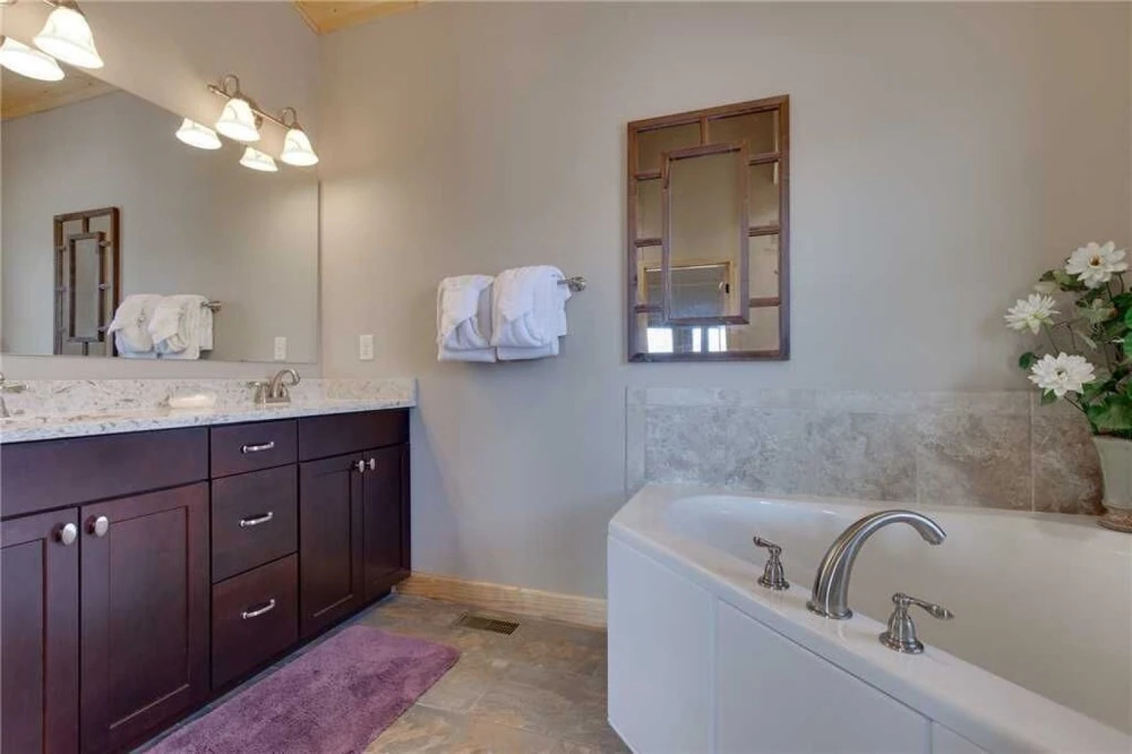 Eagles View - Four Bedroom Cabin