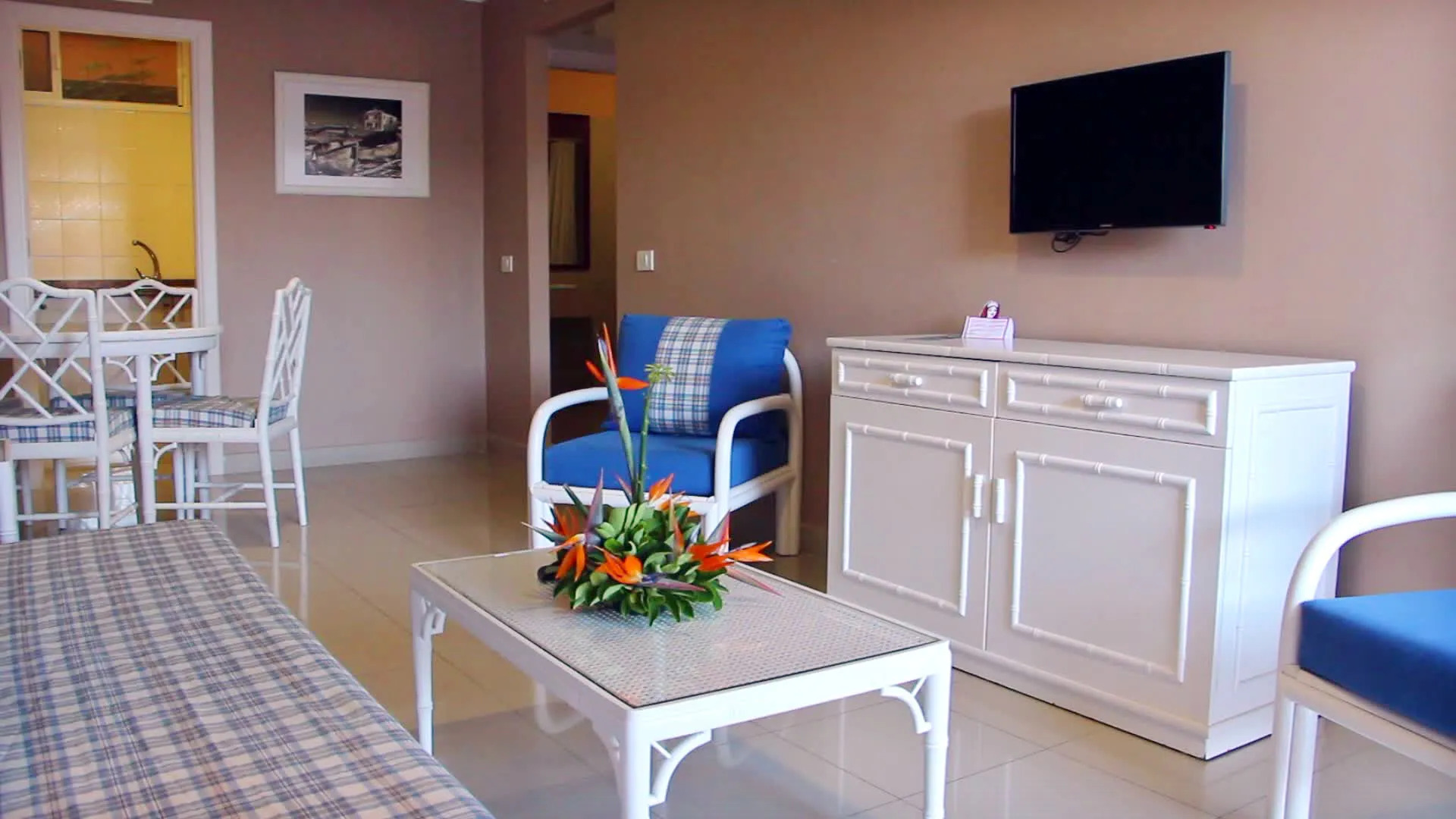 Coral La Quinta Park Suites