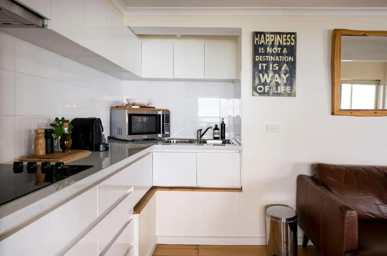 Y Vue - Beachside Apartment with Ocean Views