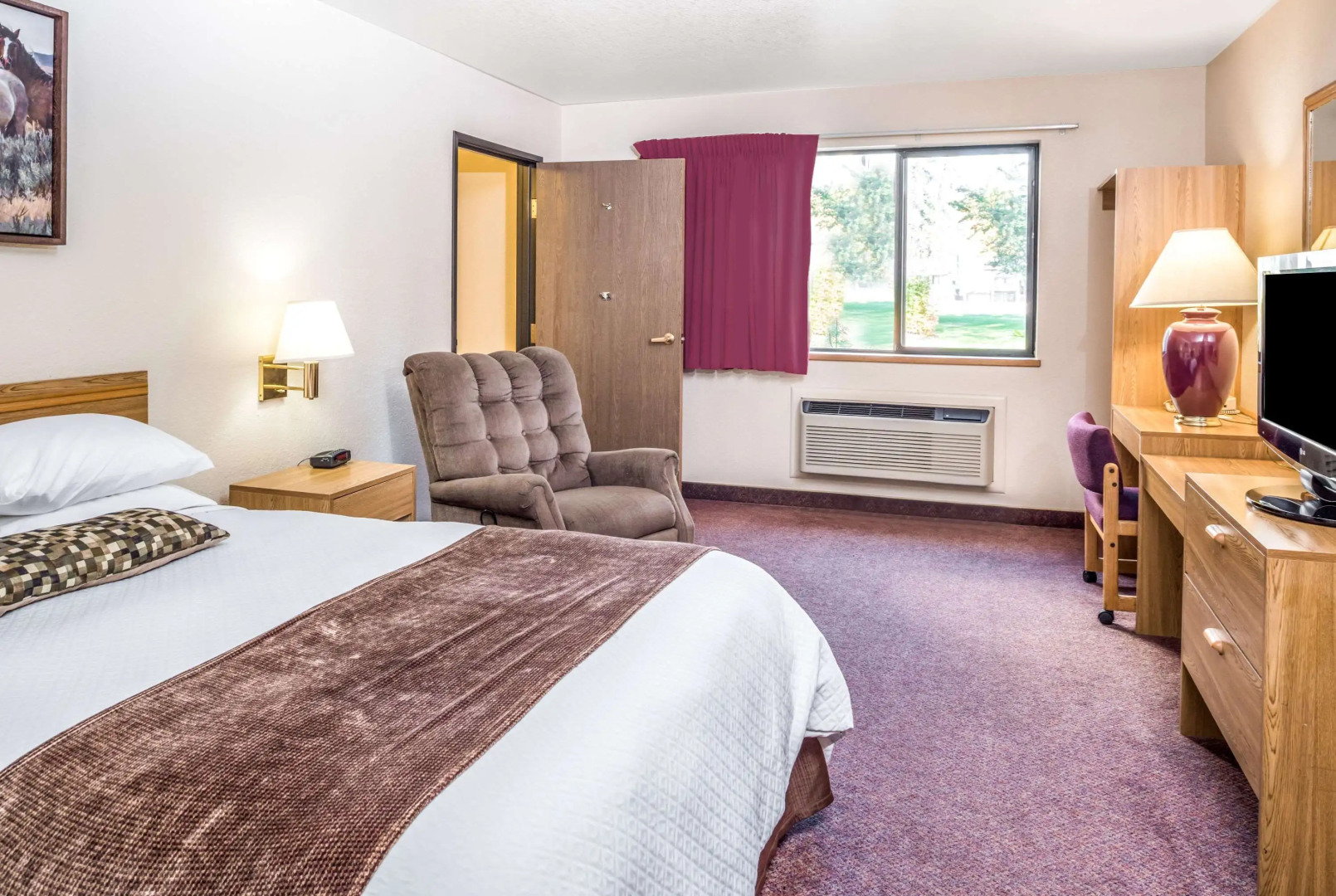 Super 8 By Wyndham St. Regis