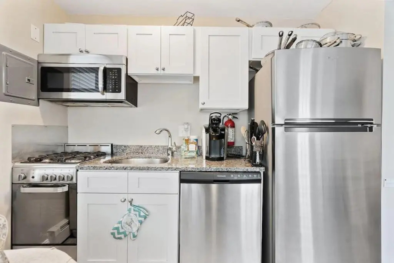 Catch some Rays Parking 2 blocks from Beach