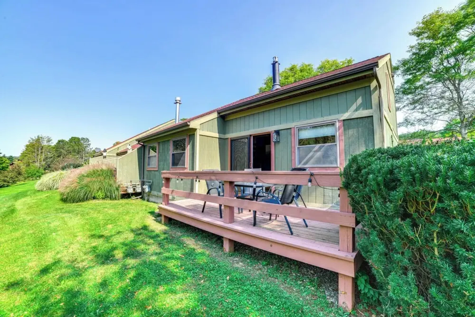 Skier's Paradise: Townhome w/ Deck in Cortland!