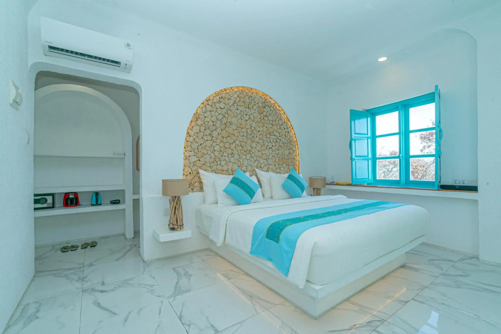 Loccal Collection Hotel