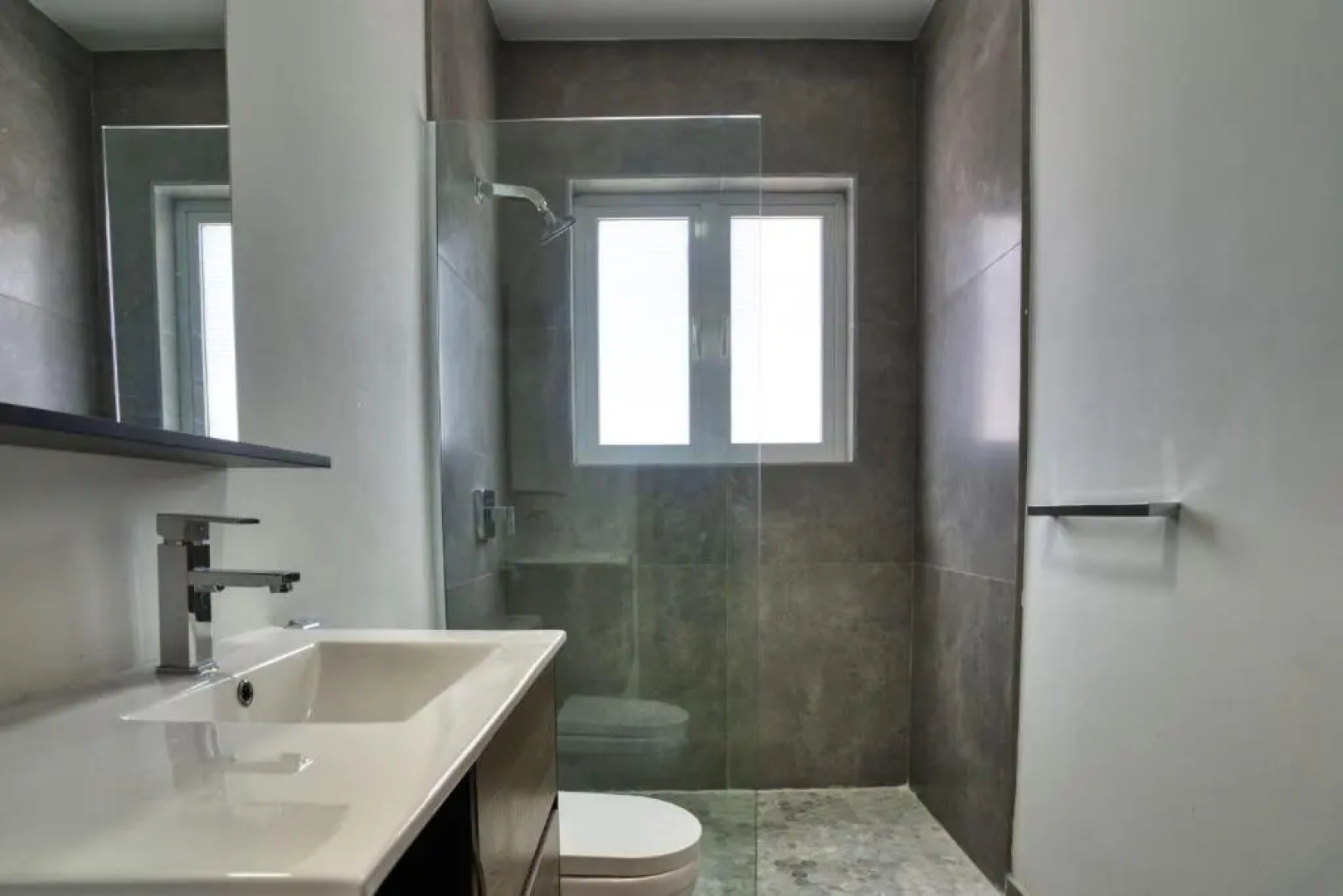 Grand Modern Villa 6-bedroom! Brand New! Heated Jacuzzi!