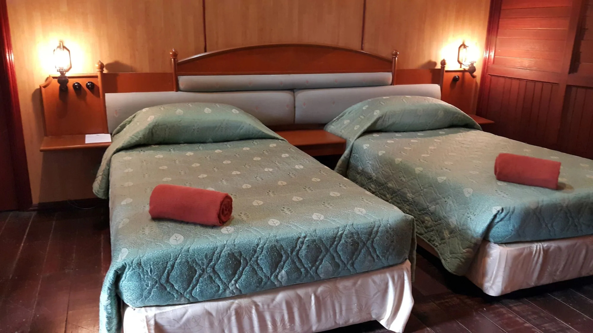 Kampung Tok Senik Hotel