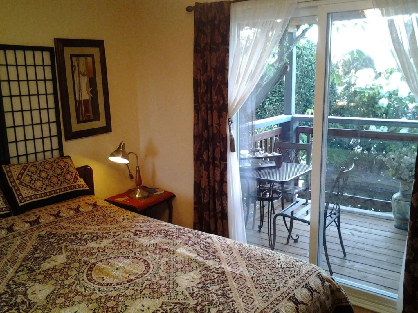 The Pine and Picket Bed & Breakfast