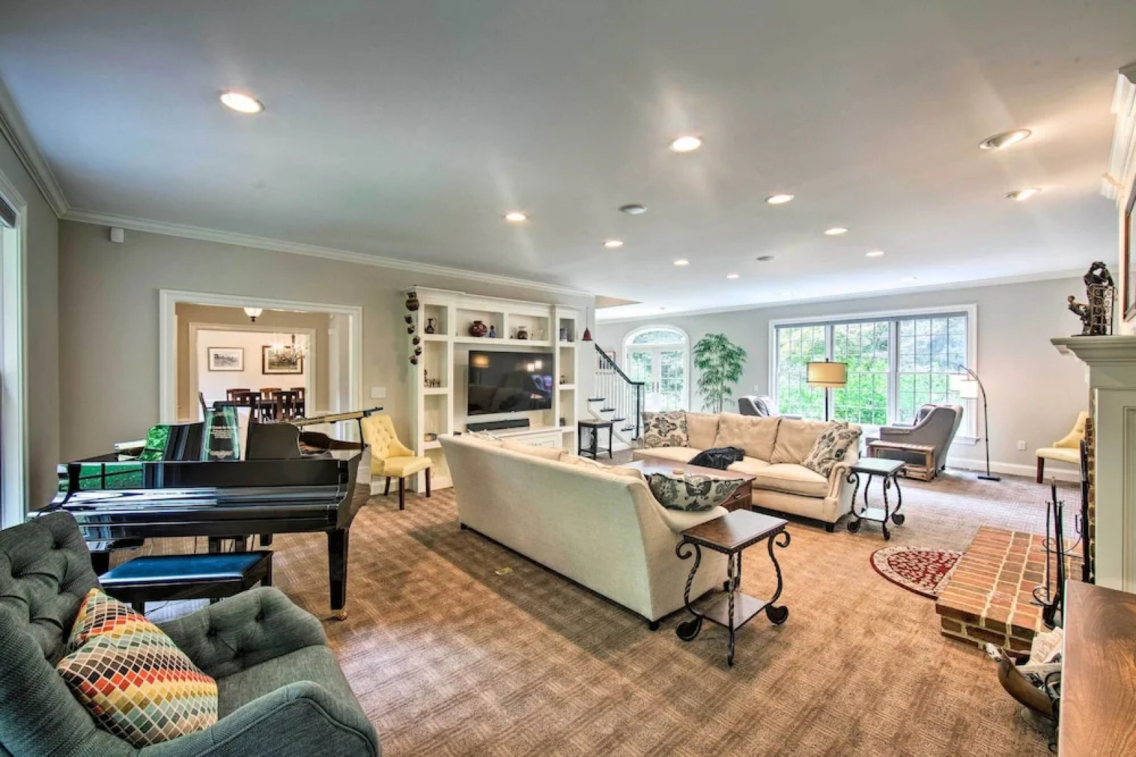 Extravagant Atglen Manor w/ Private 60-acre Land!