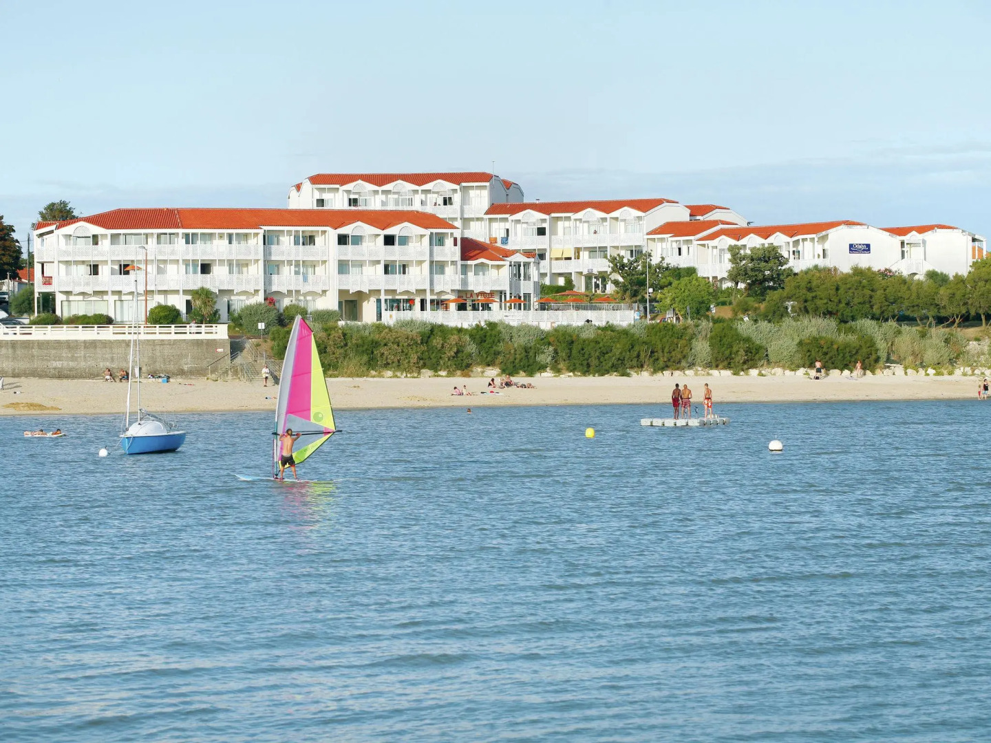 Apartment with a view on the pool or see near Fort Boyard