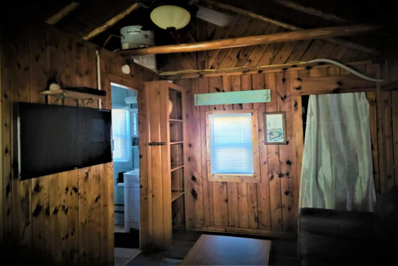 Lake Huron - 1 Bedroom, 1 Bath Lake Front Cabin (Sleeps 4)
