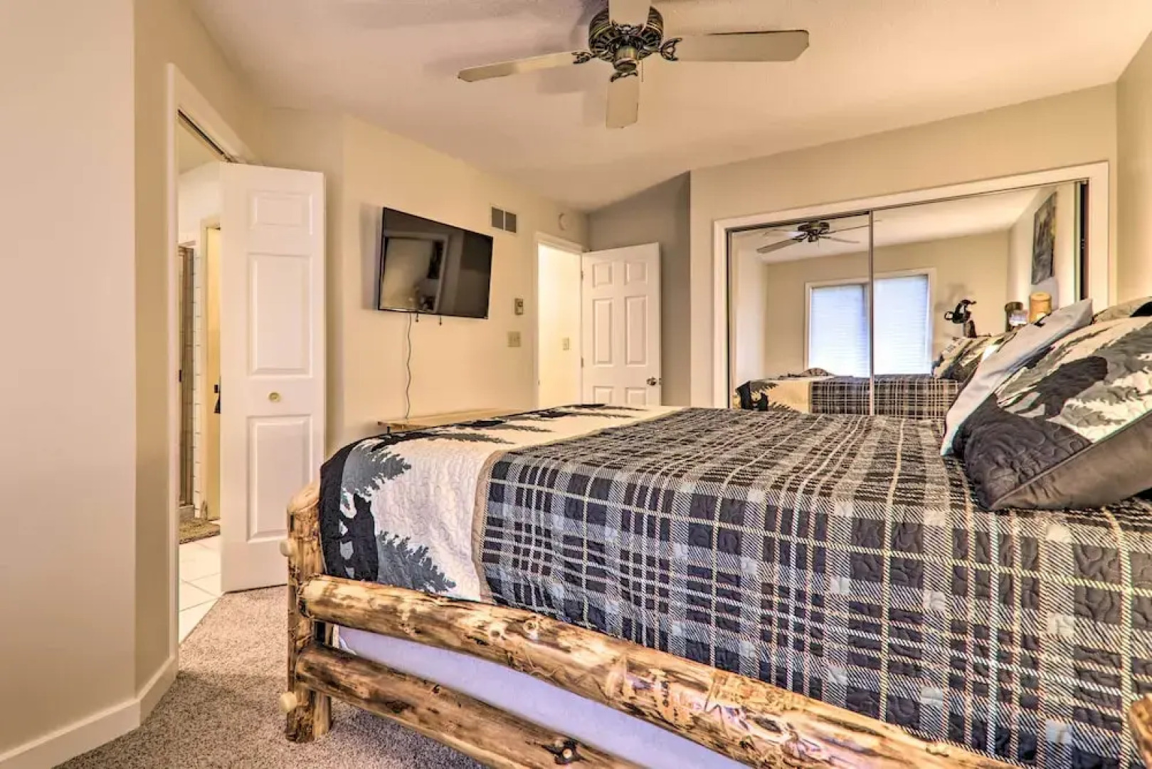 Charming Lake Harmony Townhouse w/ Balcony!