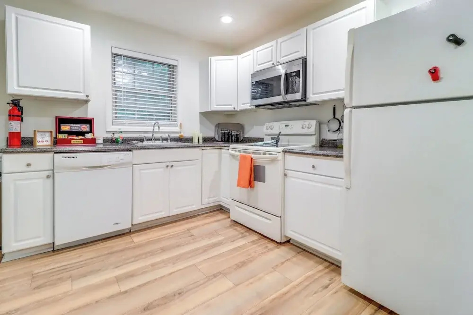 7 Mi to Downtown: Toledo Apt Near Franklin Park