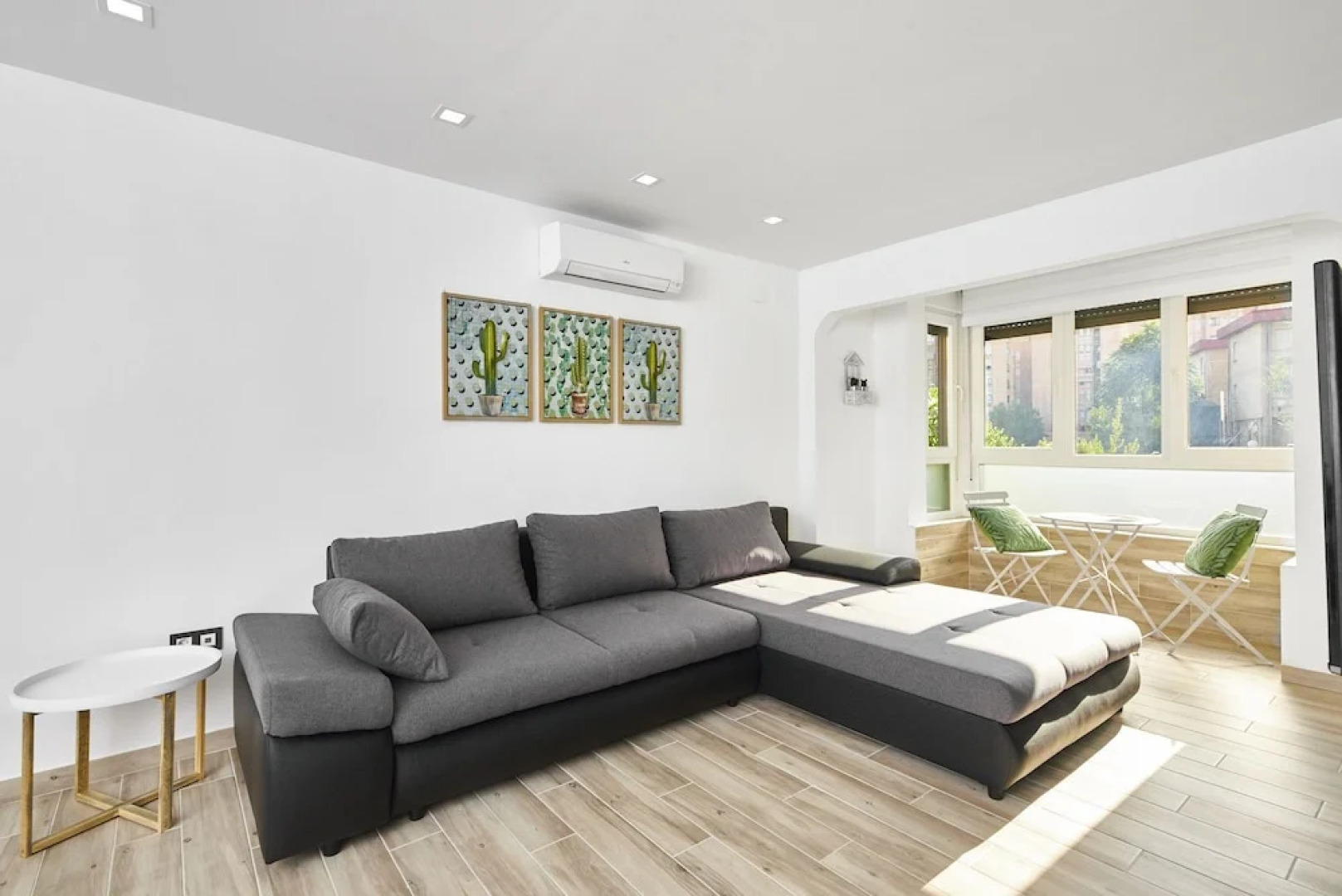 EnjoyGranada CONGRESS Pool and Parking