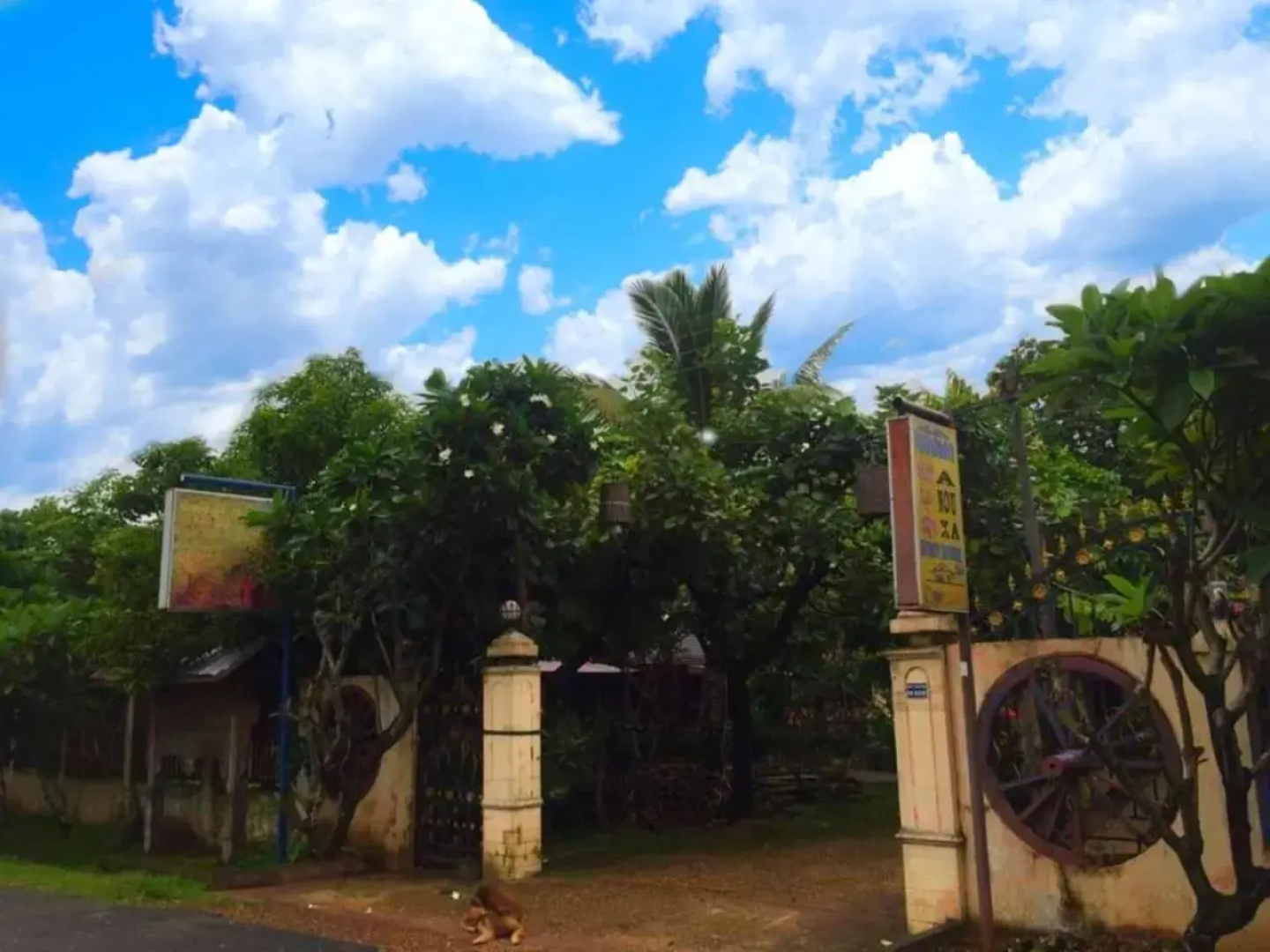 Anouxa Riverview Guesthouse