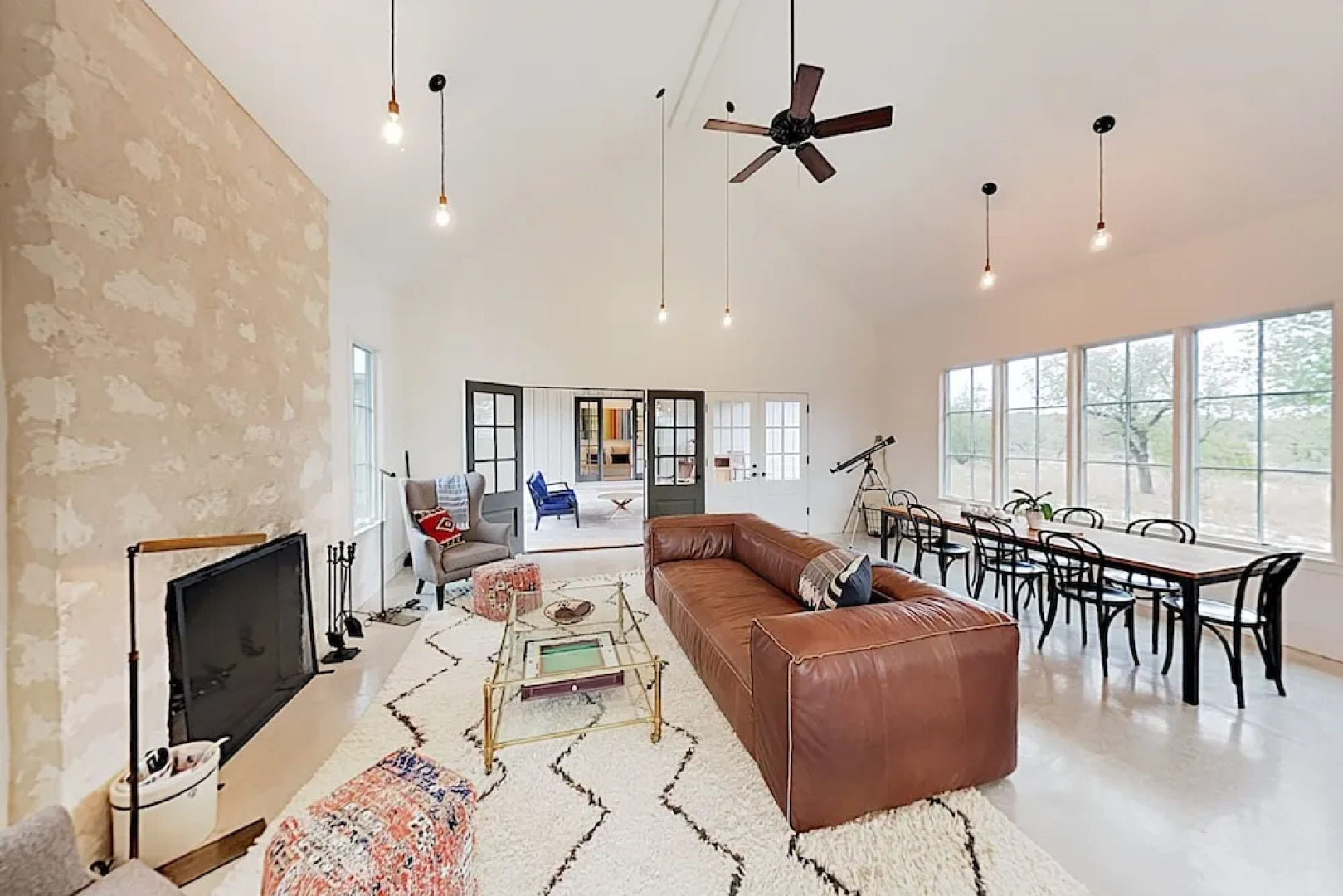 Hill Country Home - 3 Br home by RedAwning