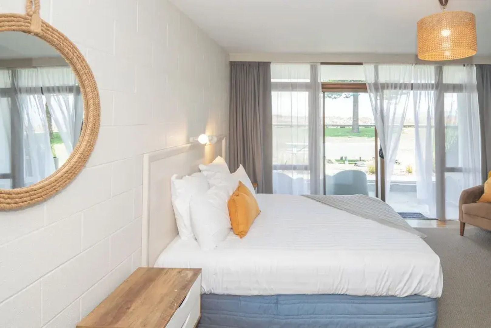 Whispering Sands Motel