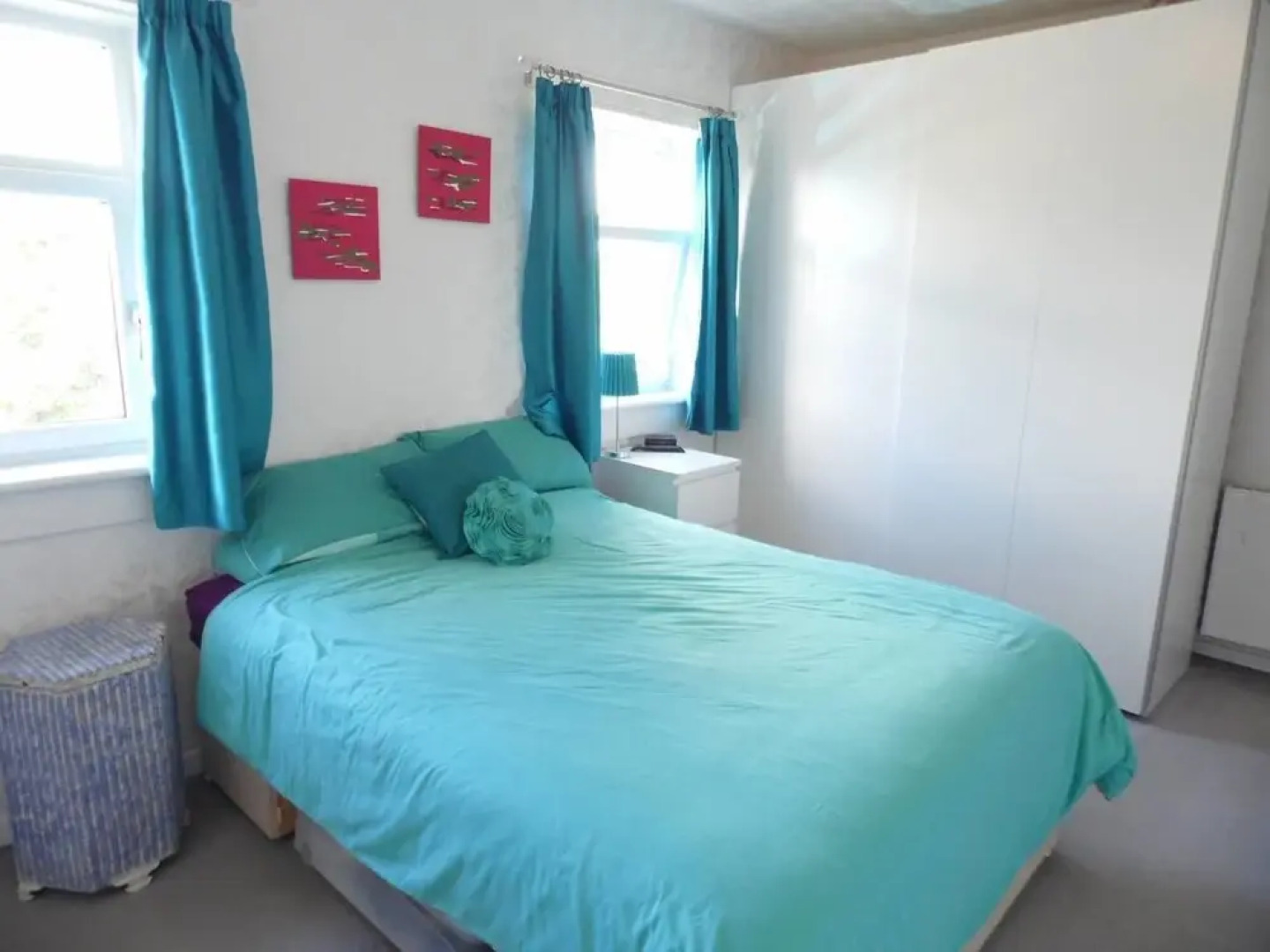 Near GLA Airport - Ideal hub for Paisley & Glasgow