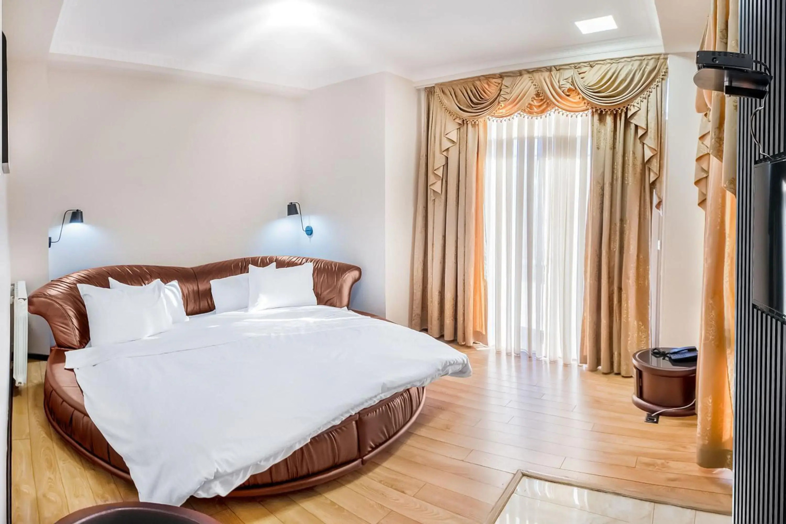 Отель Cron Palace Tbilisi