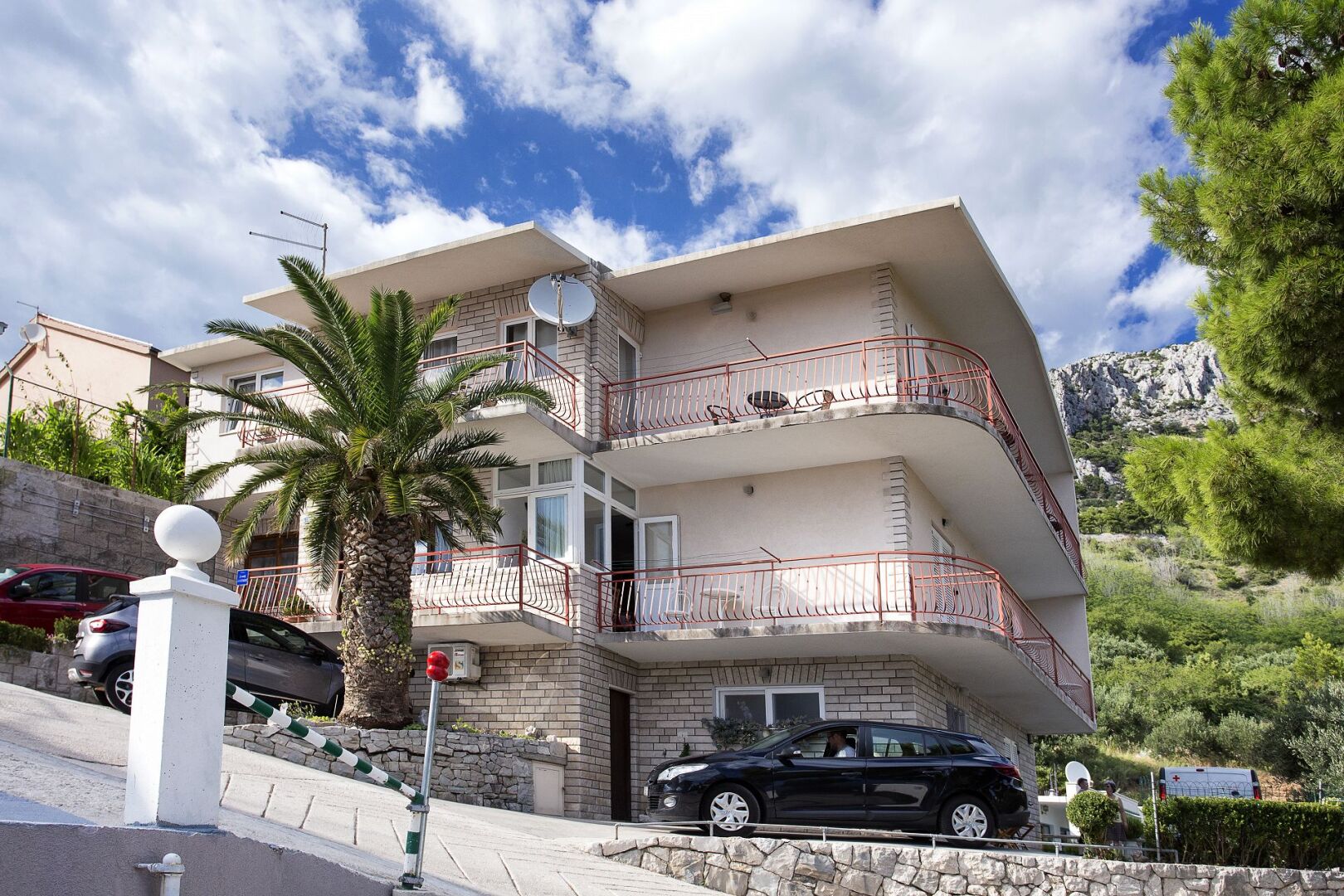 Apartment Rozari - family friendly & sea view: A1-Ivana  Brela, Riviera Makarska
