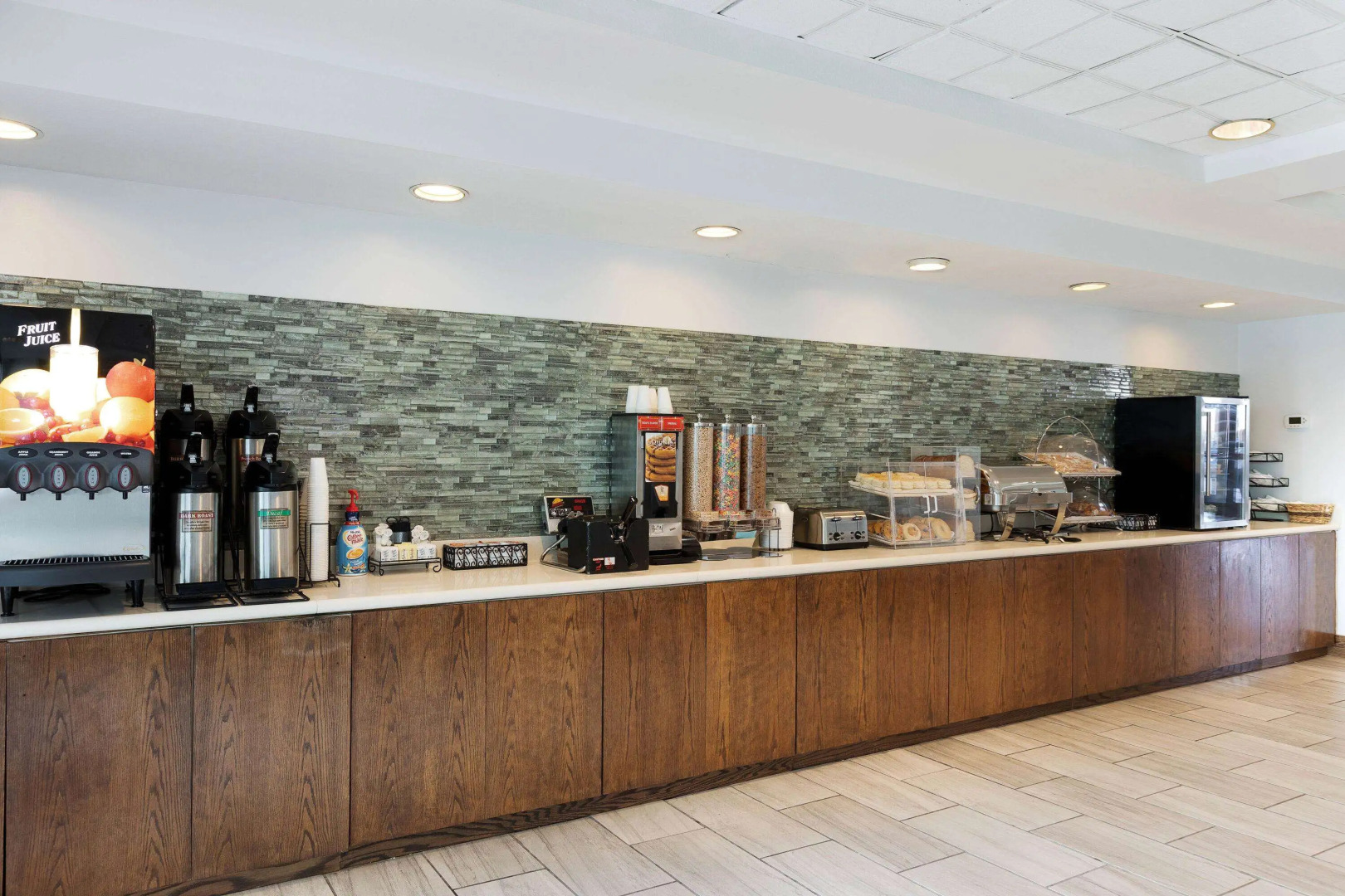 La Quinta Inn & Suites by Wyndham Omaha Airport Downtown