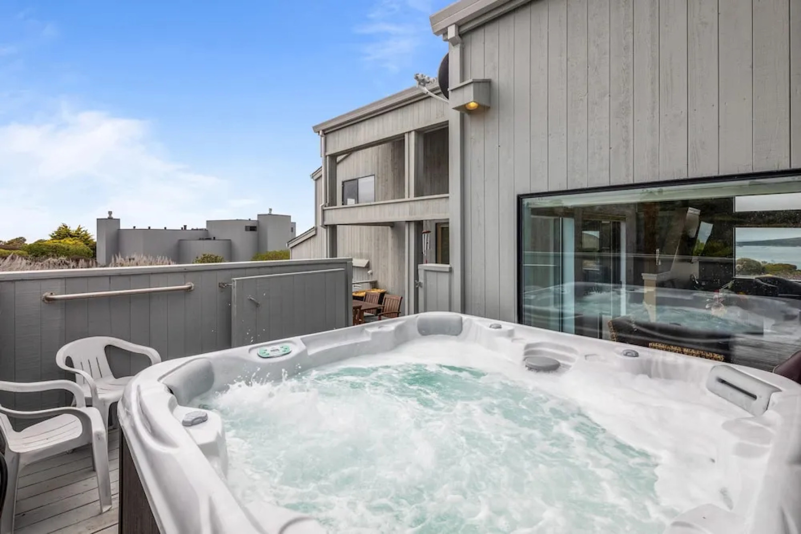 New Listing! All-suite Eagle's Nest W/ Hot Tub 3 Bedroom Home