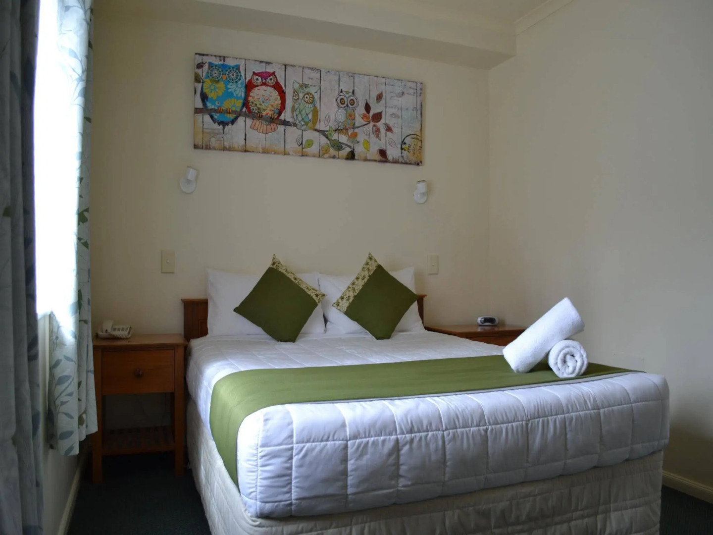 Colonial Lodge Motel