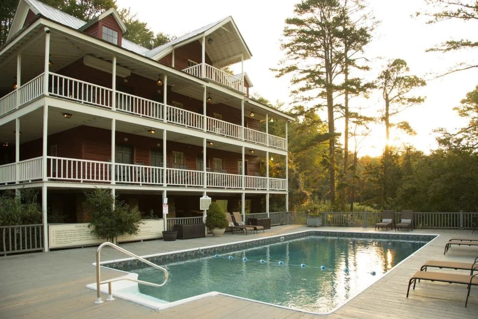 Glen-Ella Springs Hotel & Restaurant