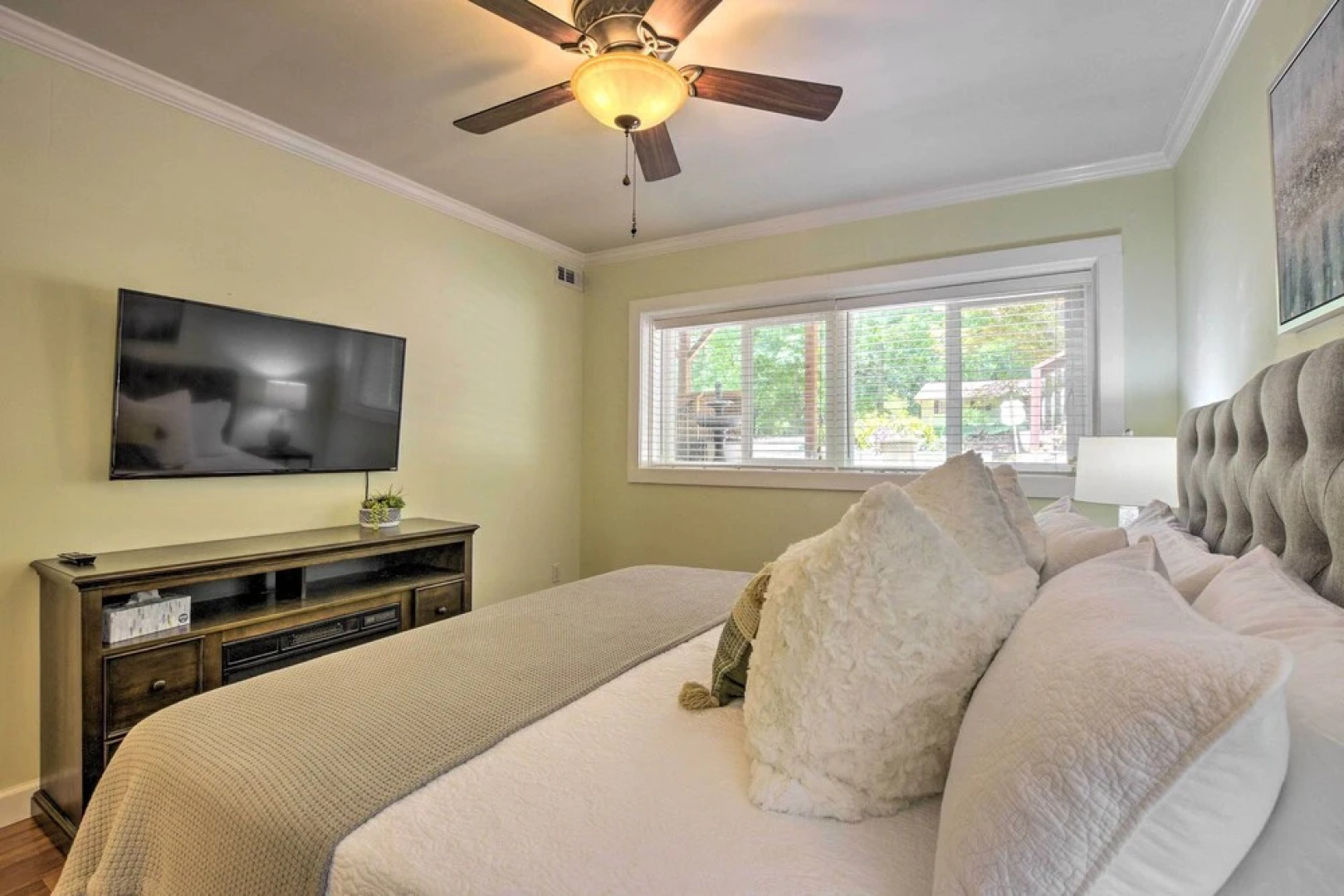 Cozy Pittsboro Escape - Hike, Dine, Explore!