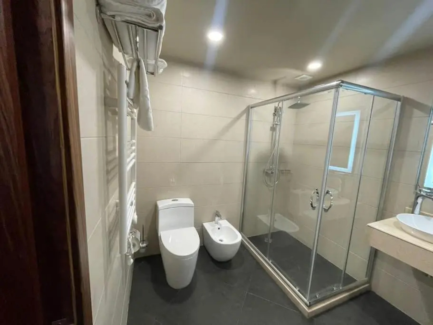 Leo Group BEST STUDIO 1201 Dreamland Oasis CHAKVI