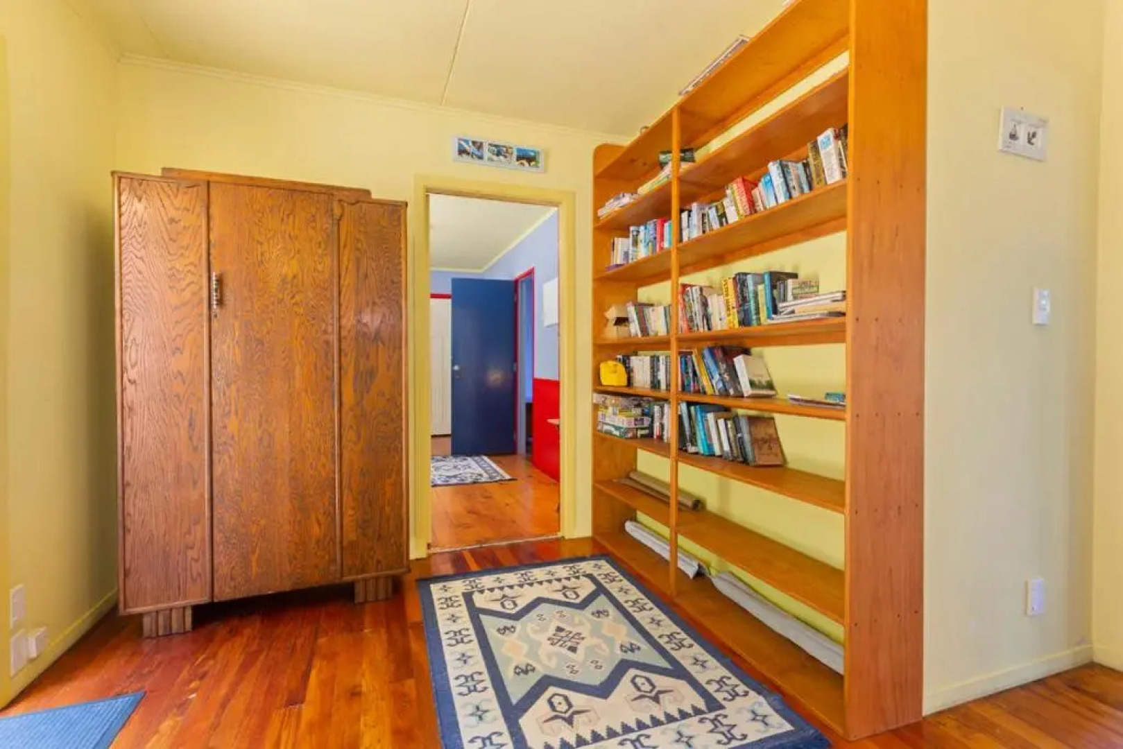 The Big Round Window - Raglan Holiday Home