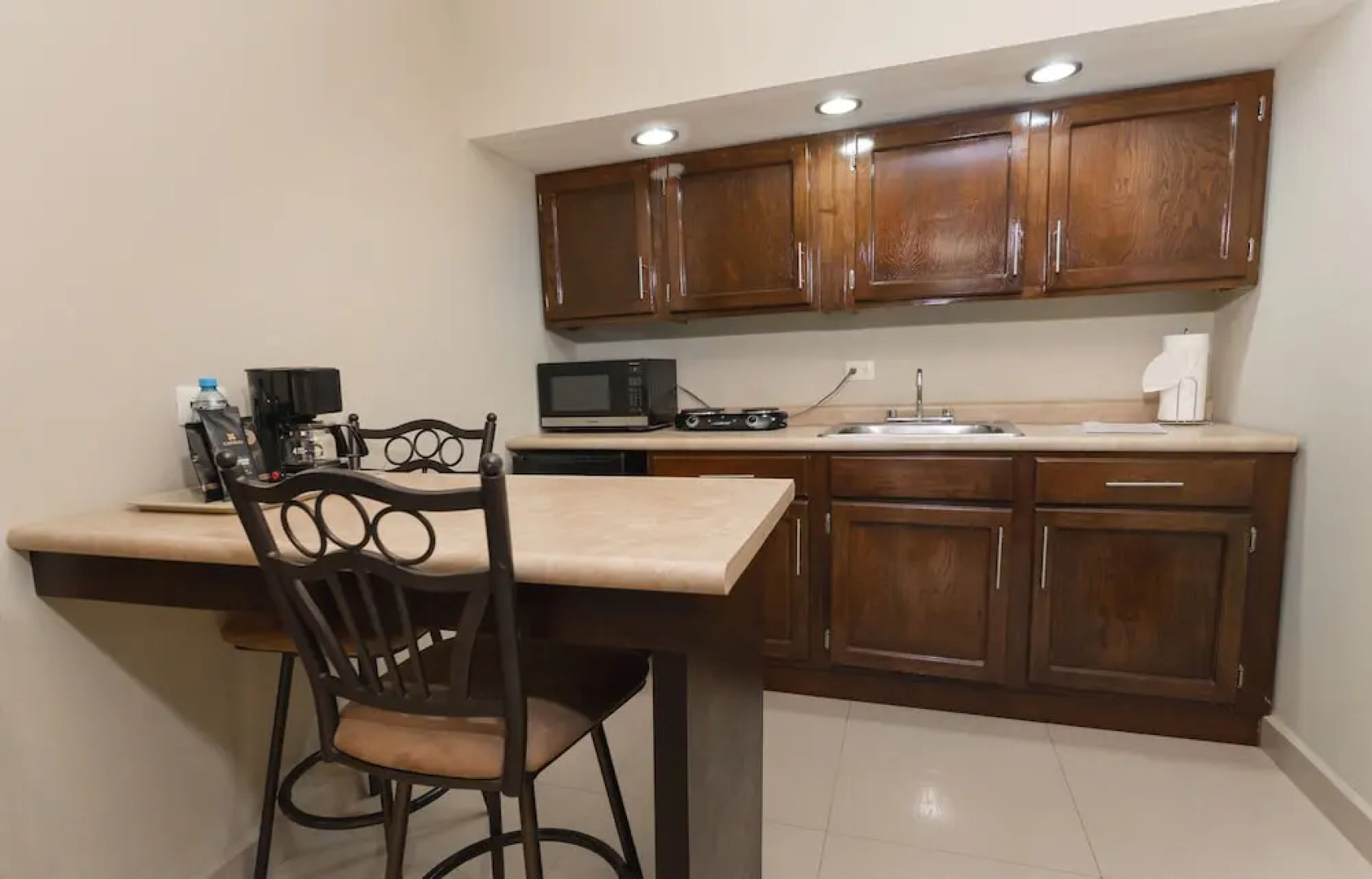 El Camino Hotel & Suites