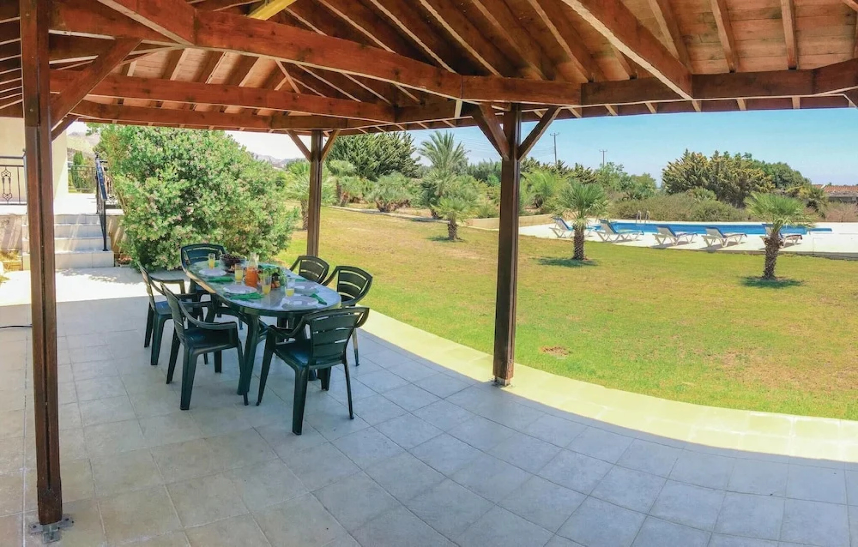 Beautiful Home in Maroni Lamaka With Wifi and 4 Bedrooms