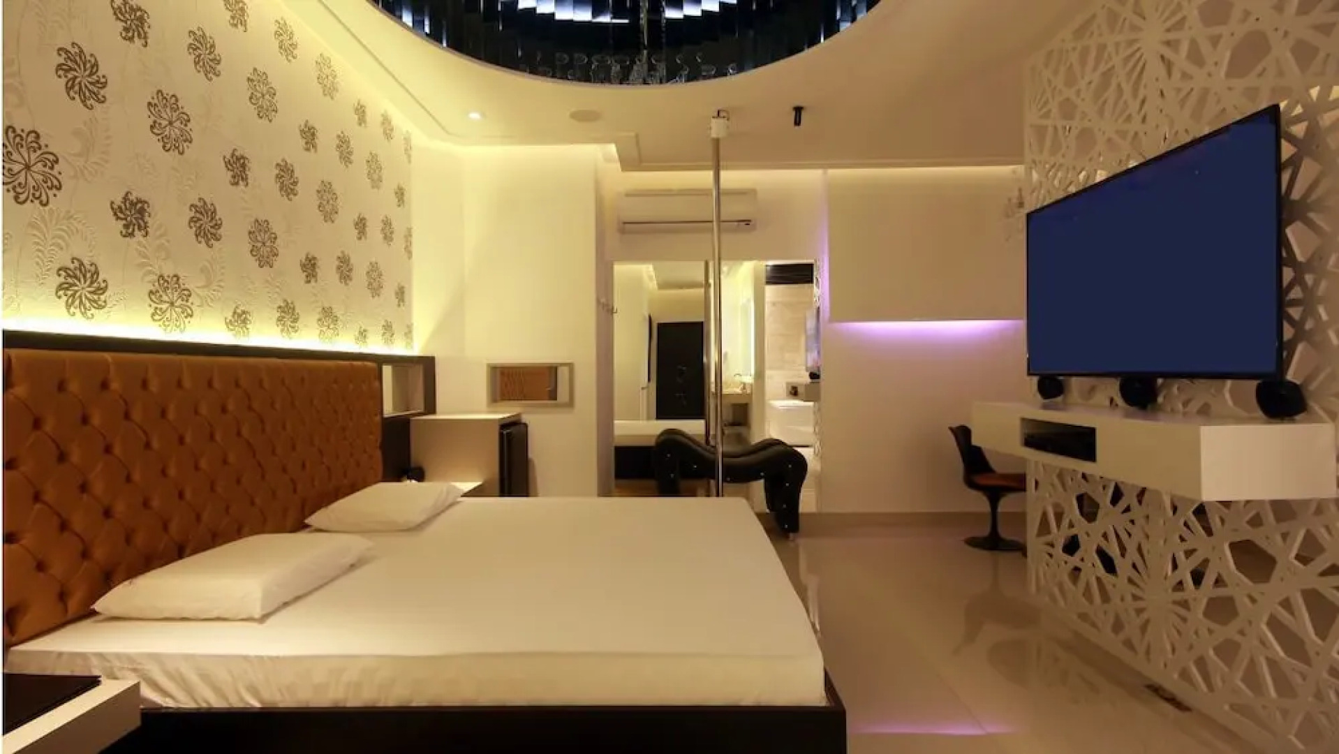 Motel Imperium Adults Only