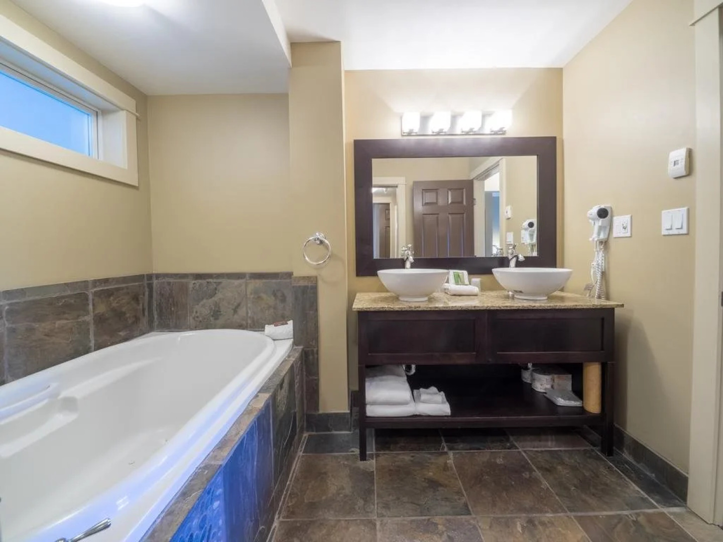 Creekside Suites @ Pacific Shores