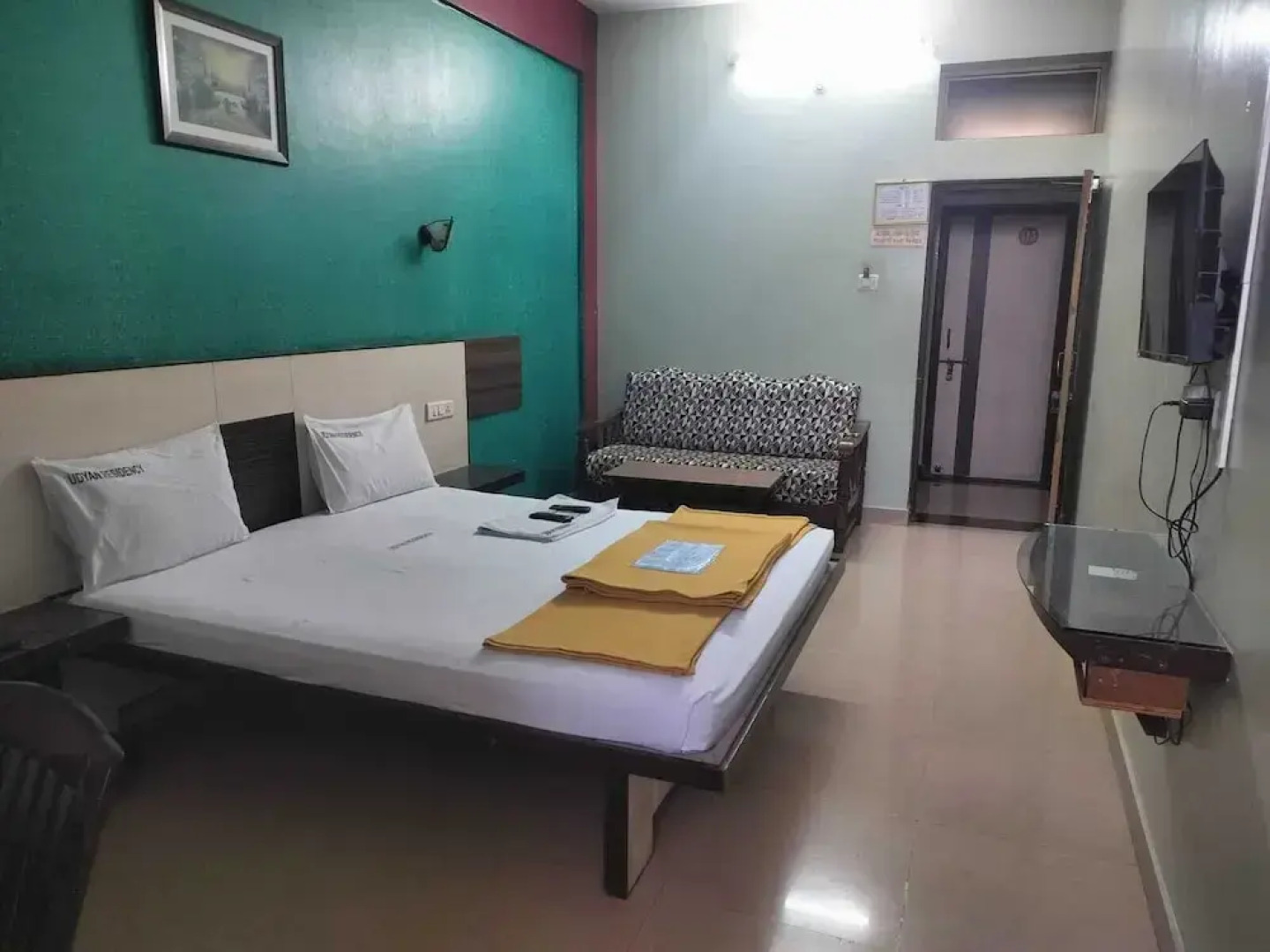I-ROOMZ Udhyan Residency