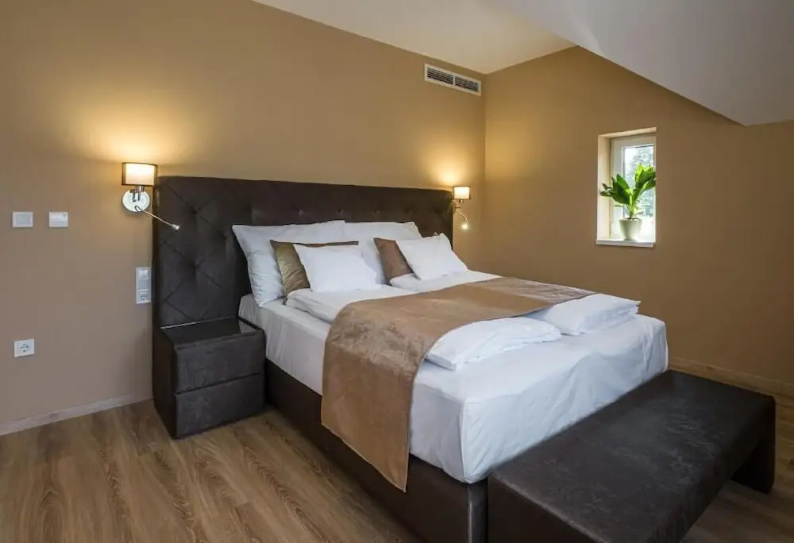 Kistücsök Food & Room