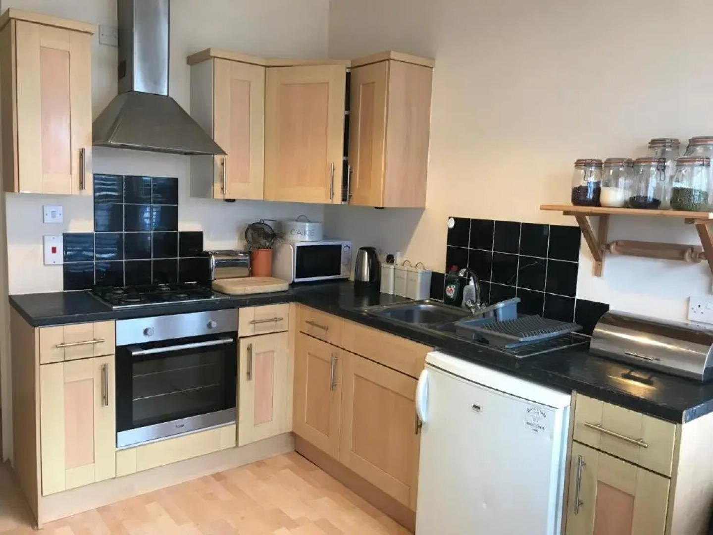 COWES HIGH STREET - 2 Bed Flat - sleeps 2-6 people