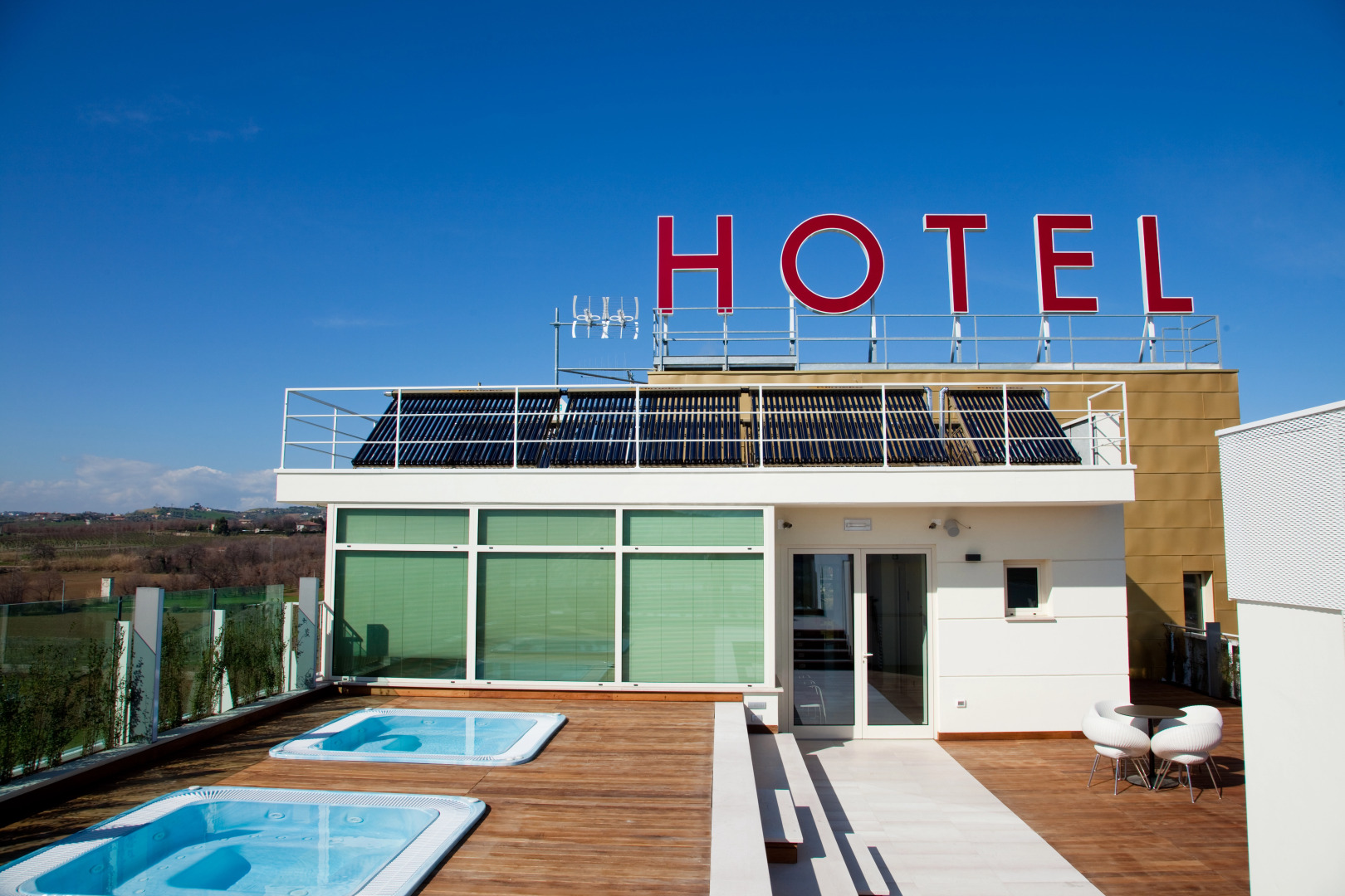 Breaking Business Hotel