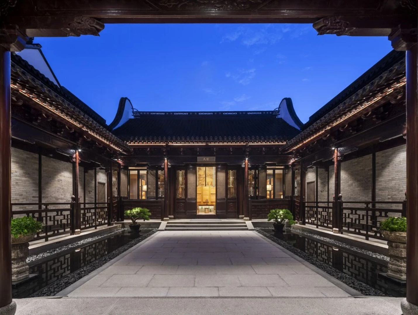 Yihe lake shore Hotspring