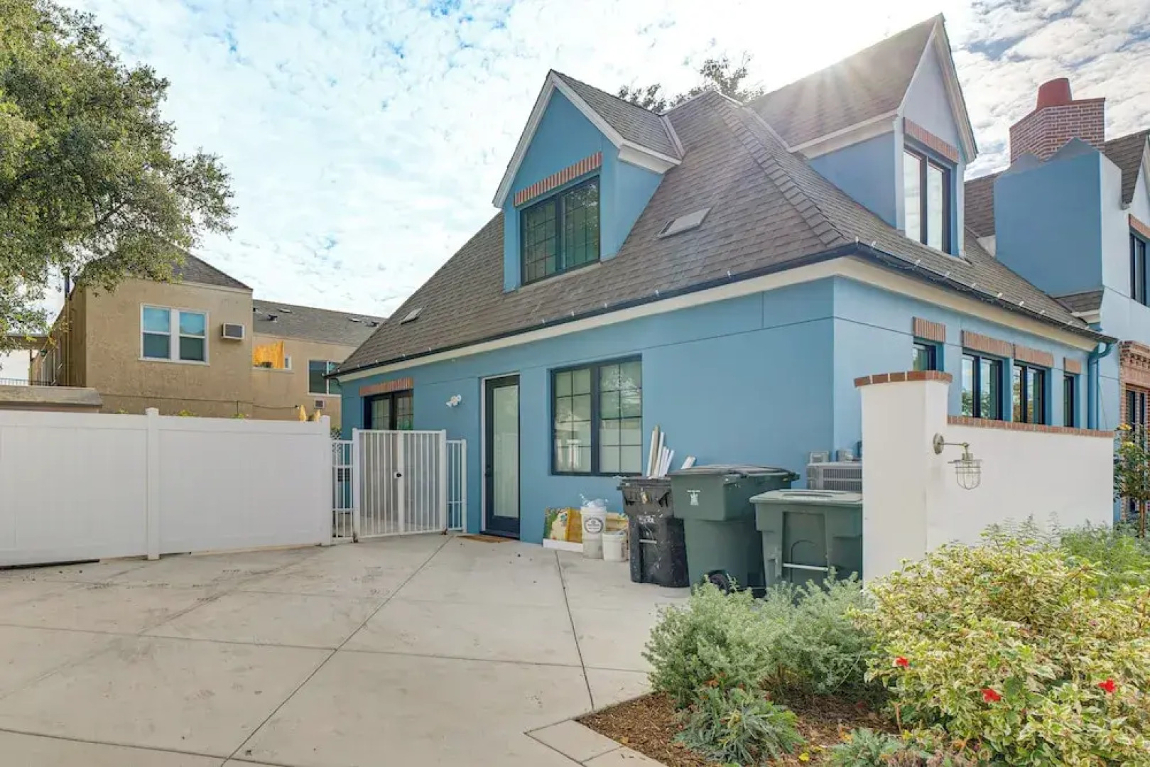 Shop, Dine & Explore Pasadena! The Lincoln Home