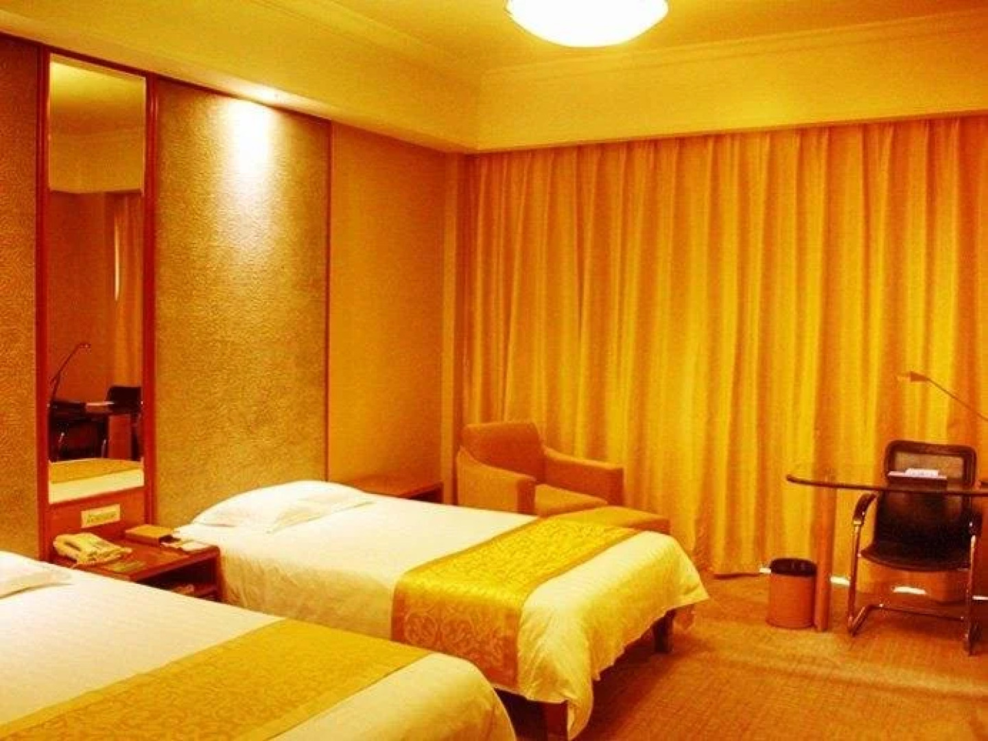 Hawaii International Business Hotel