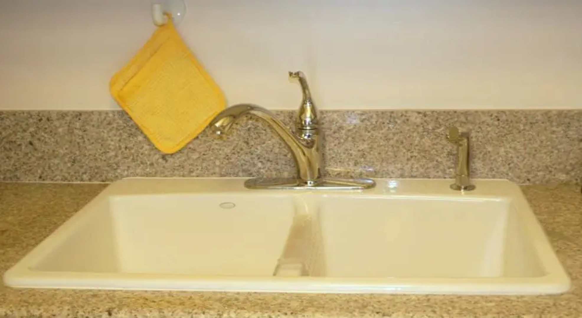 Downtown Chestnut Apartment