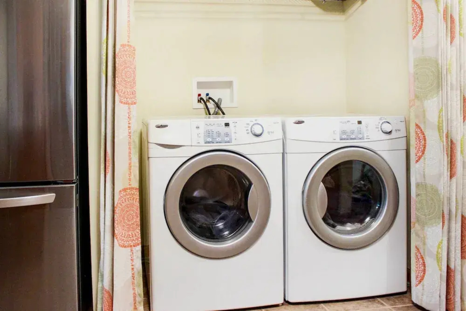 Walk to Beach: Beautiful Lake Naomi Retreat!