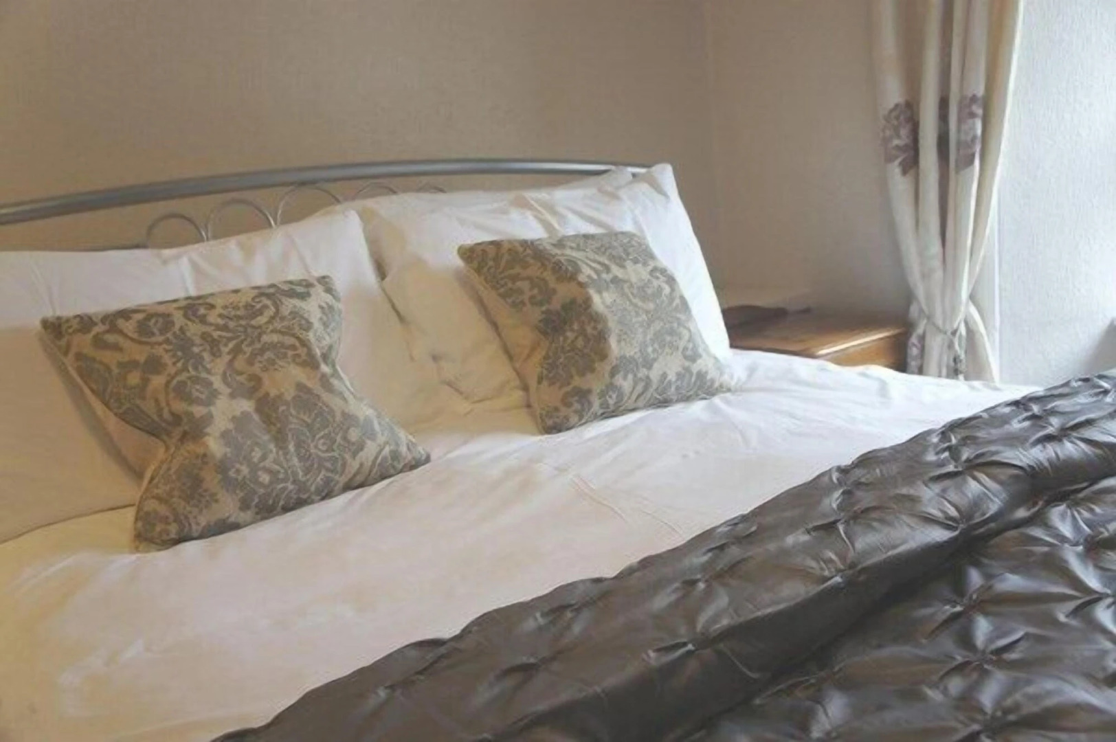 Loch Leven Hotel & Distillery