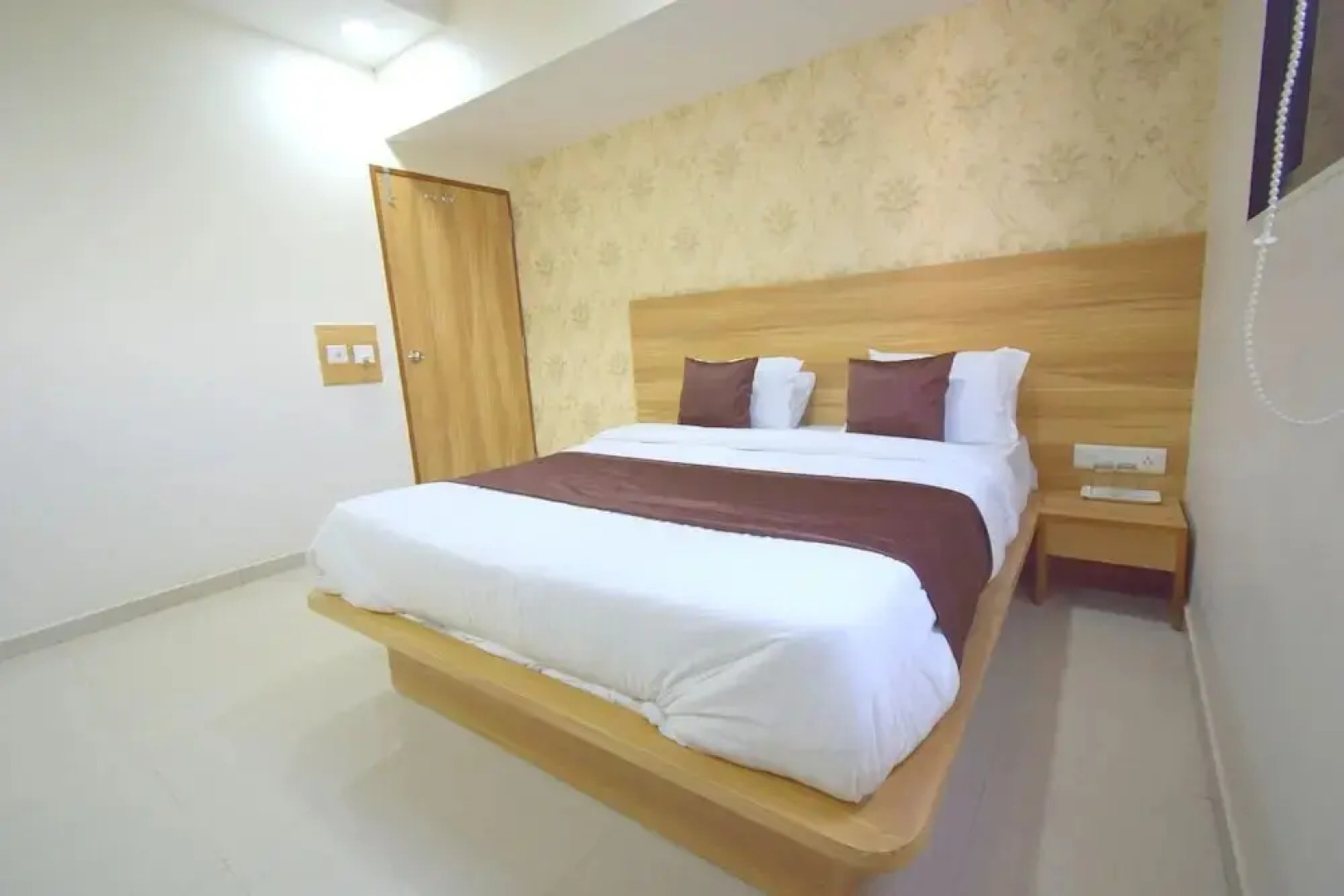 OYO 3243 Hotel Aditya Gir