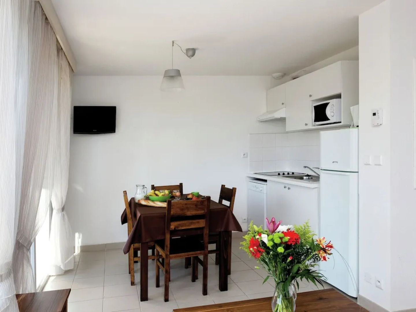 Neat Studio With Barbecue, Near Beautyful Montréal du Gers