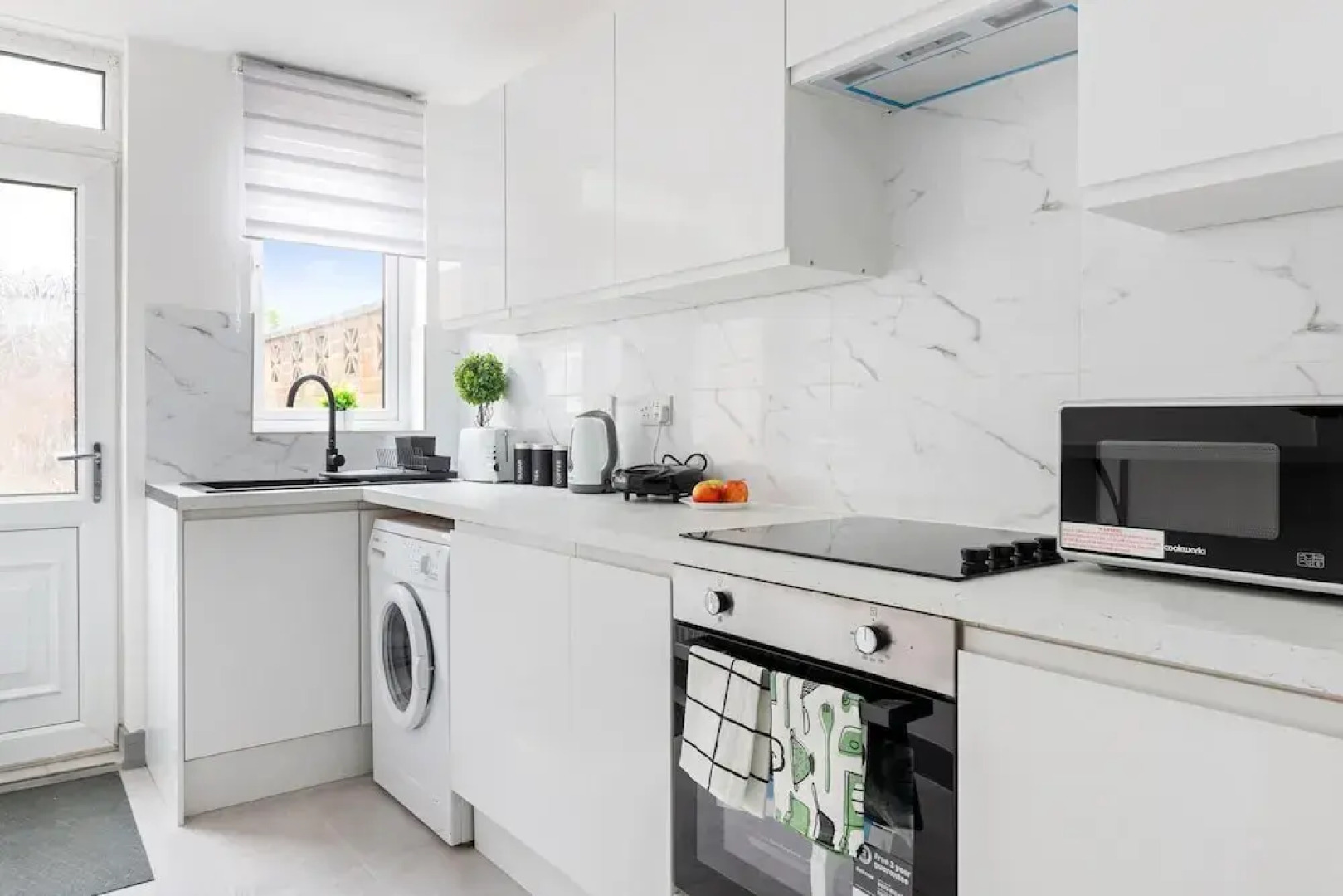 3br-sleeps8-parking-wifi-closestation